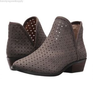 ❗️SOLD❗️Lucky Brand Kelvin 3 taupe Booties